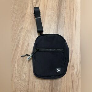 Thread Wallets Black Crossbody Bag with Geometric Pattern Lining